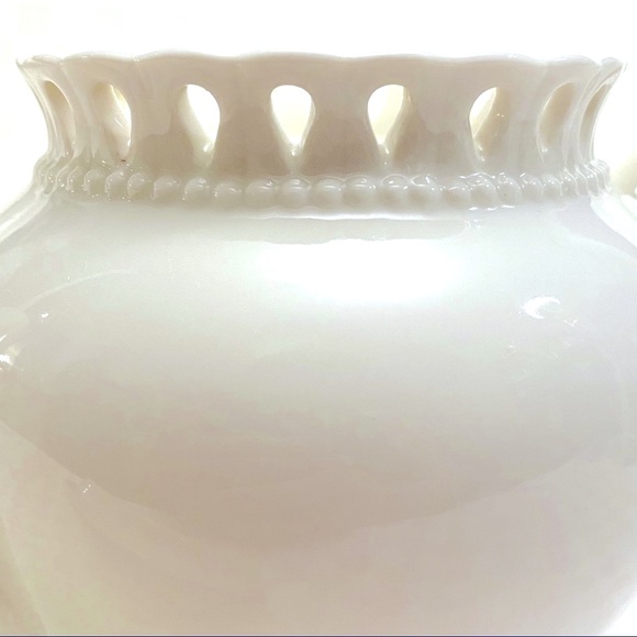 I. Godinger & Co. vintage round ivory teapot - Picture 8 of 10